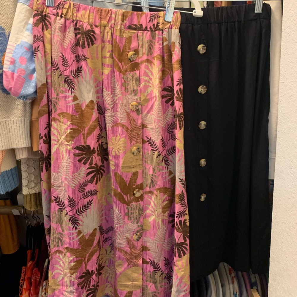 Tropical Print Button-Front Midi Skirt - Pink & black